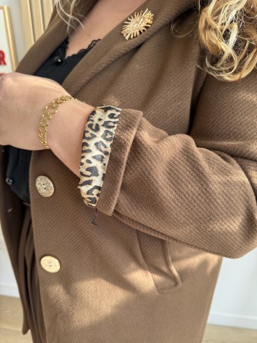 Manteau broche manches léopard marron