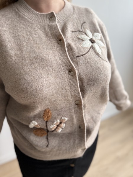 Gilet grandes fleurs Severina taupe