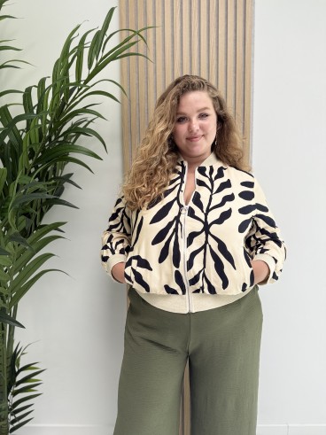 Veste bomber beige "Suzie" avec col et manches pailletés imprimé feuillage