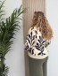 Veste bomber beige "Suzie" avec col et manches pailletés imprimé feuillage Veste bomber beige "Suzie" avec col et manches pailletés imprimé feuillage