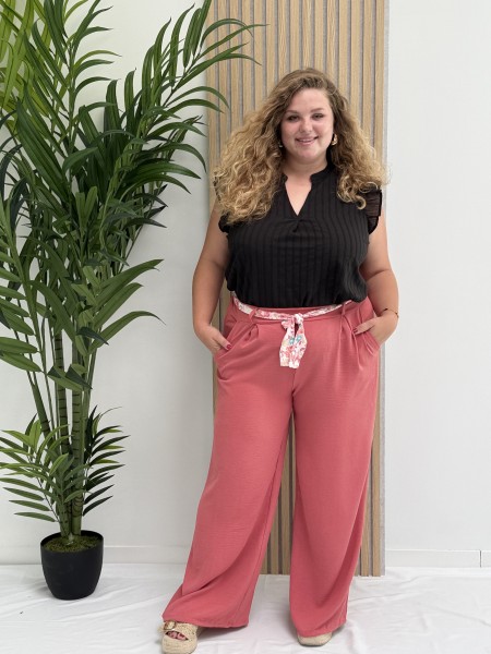 Pantalon fluide rose "Jade" avec ceinture fleurie en tissu