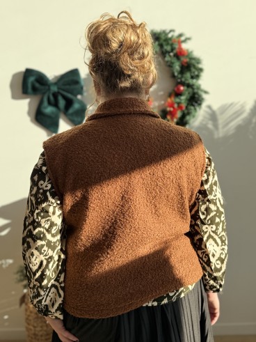 Gilet sans manches bouclette poches grande taille camel