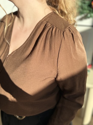 Blouse boutonnée Vicky camel unie grande taille