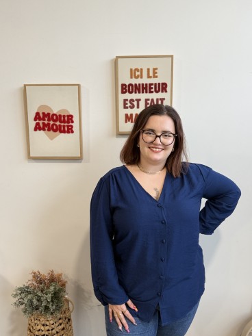 Blouse boutonnée Vicky bleu marine unie grande taille