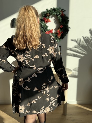 Robe tunique avec broderie fleurs grande taille noir