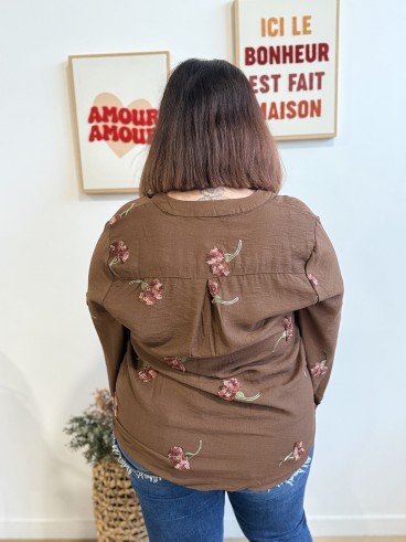 Blouse avec broderie bouquet de fleurs bouclette marron chocolat grande taille