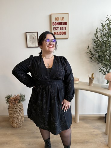 Robe noire broderie fleur corde