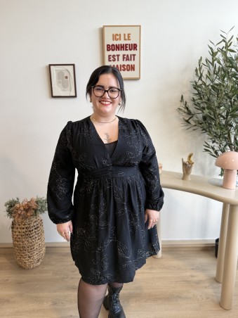 Robe noire broderie fleur corde