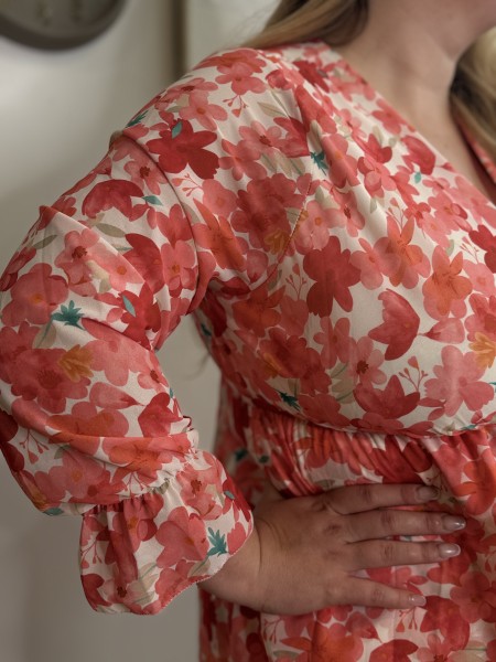 Robe courte fleurie Mao corail