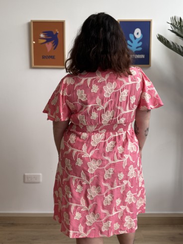 Robe rose courte fluide broderie blanche grande taille