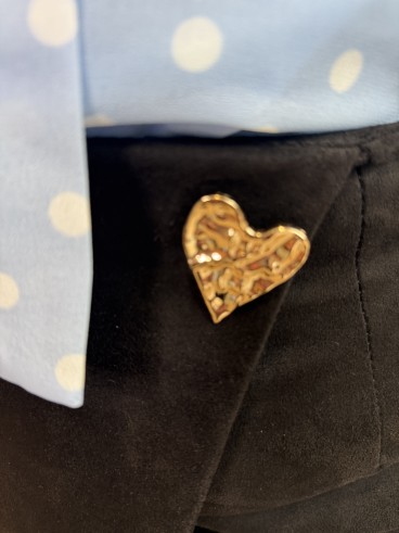 Jupe short feutrine Esmée noir avec broche coeur grande taille