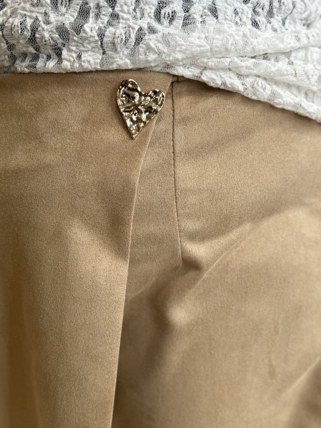 Jupe short broche Esmée beige