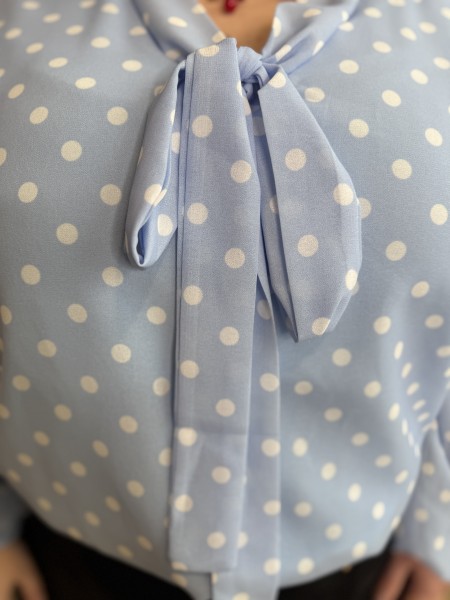 Blouse fluide pois noeud bleu ciel