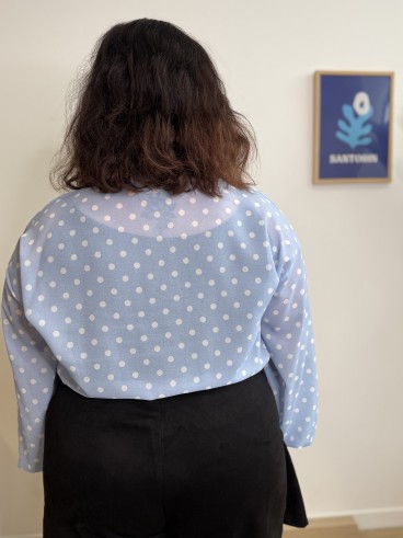 Blouse fluide pois noeud bleu ciel grande taille