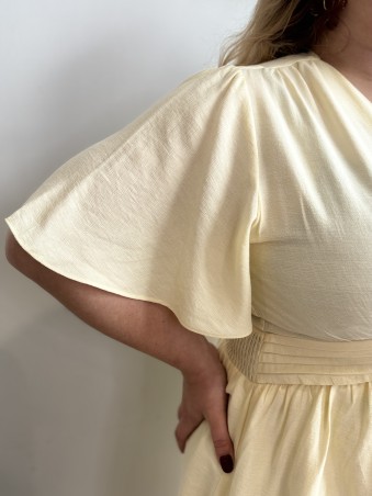 Robe fluide courte ceinture plissée jaune