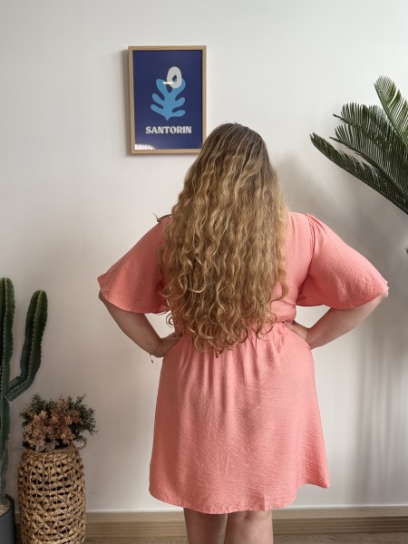 Robe fluide courte ceinture plissée corail