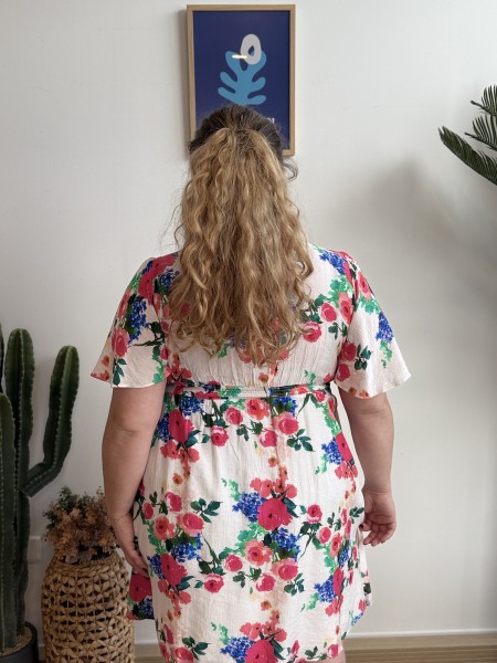 Robe fluide courte blanche à fleurs