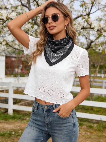 Carré effet soie 70x70cm marguerites noir