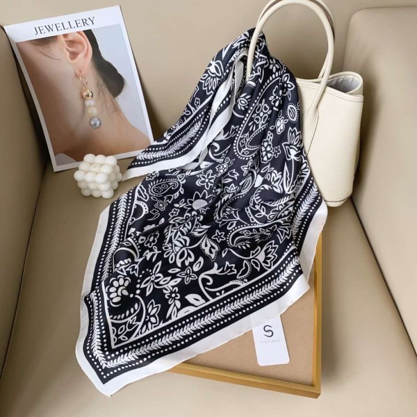 Carré effet soie 70x70cm fleurs et pois noir