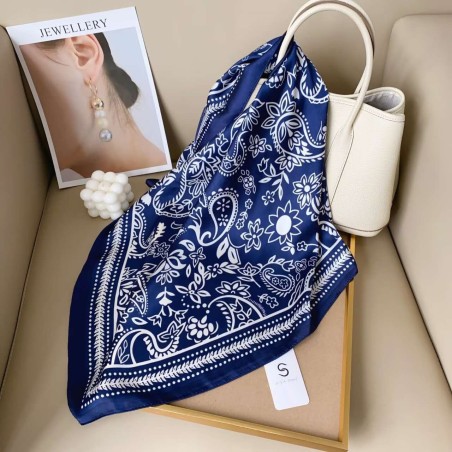 Carré effet soie 70x70cm fleurs et pois marine