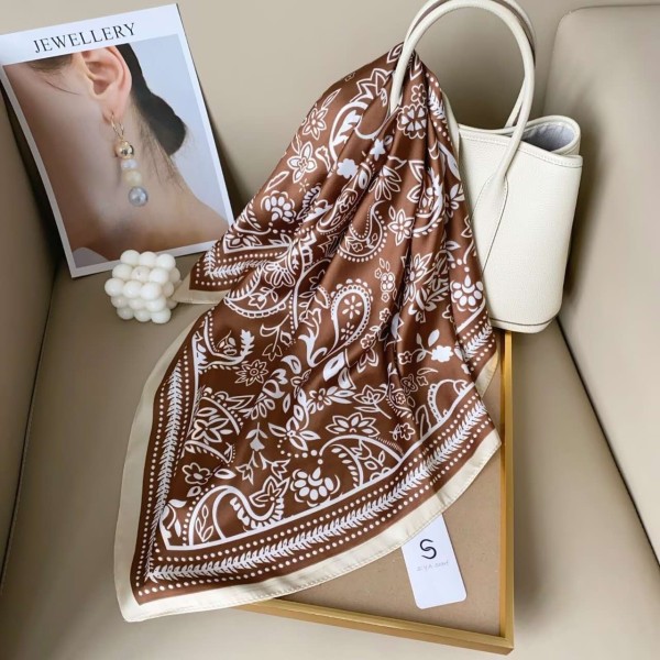 Carré effet soie 70x70cm fleurs et pois marron