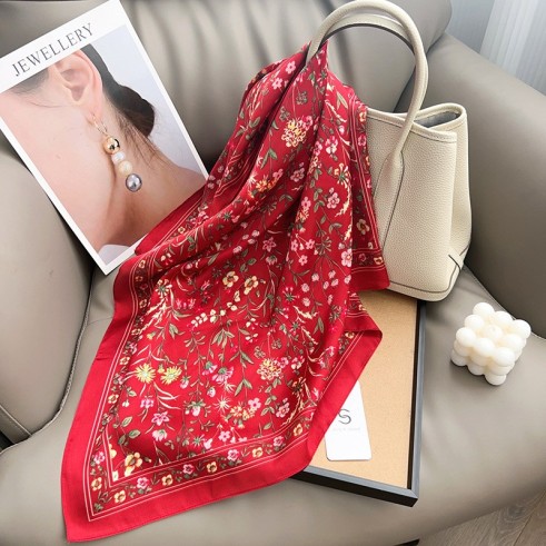 Carré effet soie 70x70cm fleurs sur tige rouge