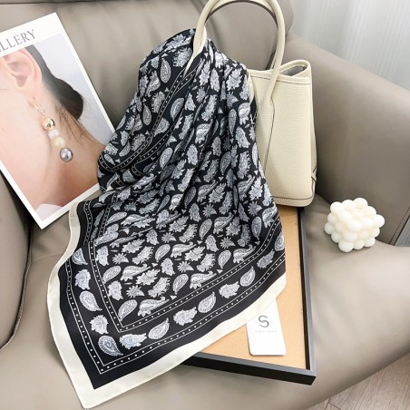 Carré effet soie 70x70cm virgule noir