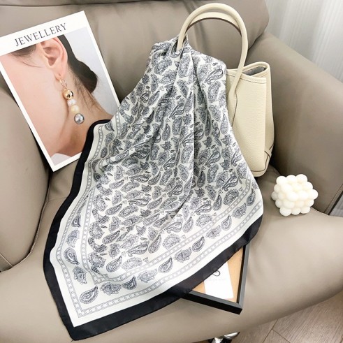 Carré effet soie 70x70cm virgule blanc