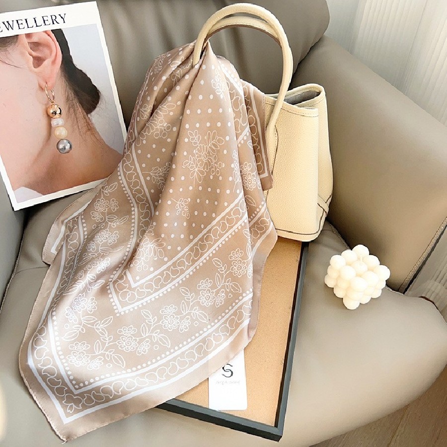 Carré effet soie 70x70cm pois et feuilles beige