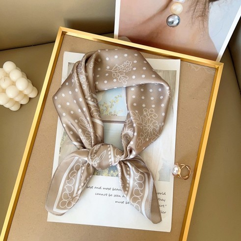 Carré effet soie 70x70cm pois et feuilles beige