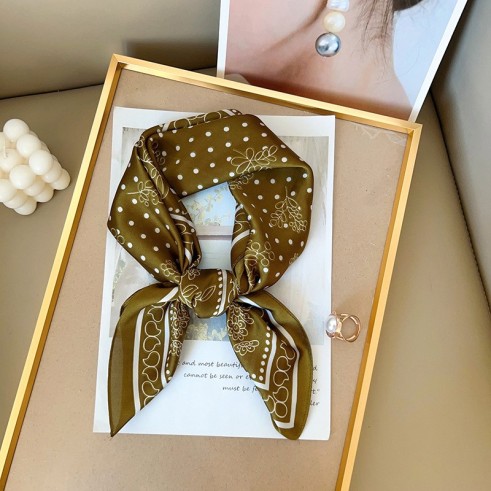 Carré effet soie 70x70cm pois et feuilles kaki