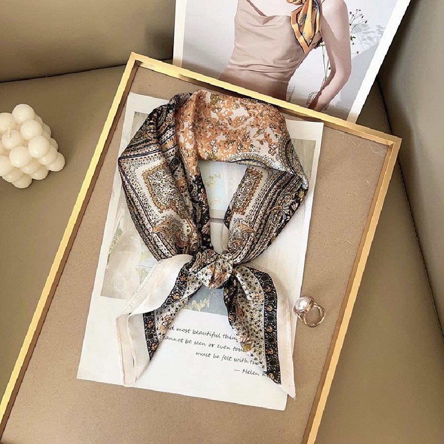 Carré effet soie 70x70cm tableau beige