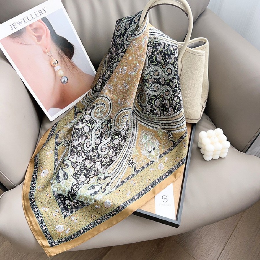 Carré effet soie 70x70cm tableau camel