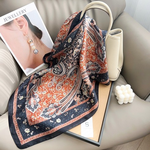 Carré effet soie 70x70cm tableau noir