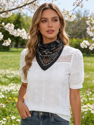 Carré effet soie 70x70cm rosace noir