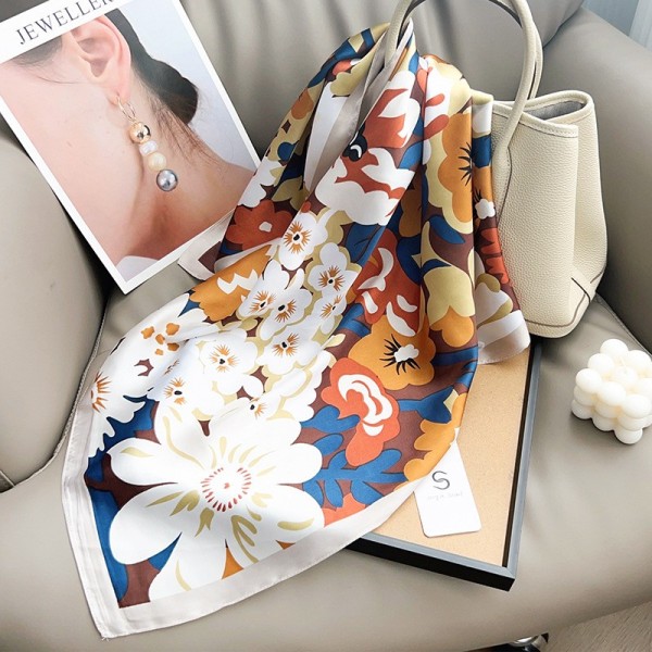 Carré effet soie 70x70cm fleurs colorées beige