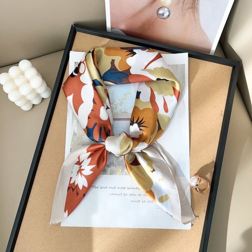 Carré effet soie 70x70cm fleurs colorées beige