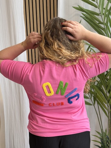 T-Shirt Curvy Broderie Iconic Club Fuschia grande taille