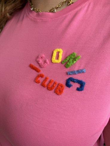 T-Shirt Curvy Broderie Iconic Club Fuschia grande taille
