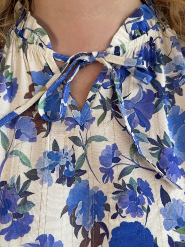 Blouse fleurie col noué bleu grande taille