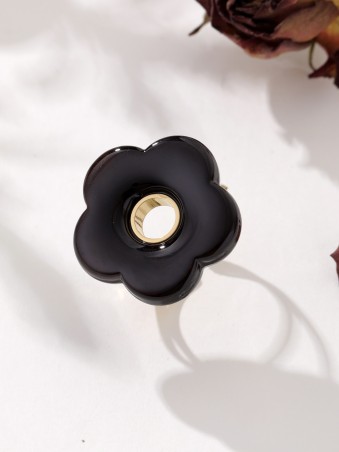 Bague dorée fleur noire
