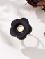 Bague dorée fleur noire