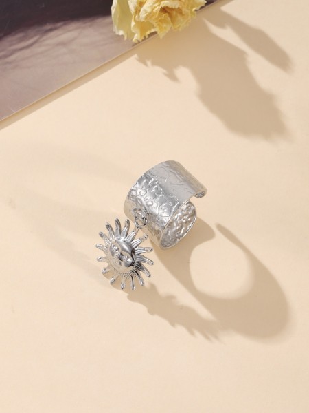 Bague argentée avec breloque soleil
