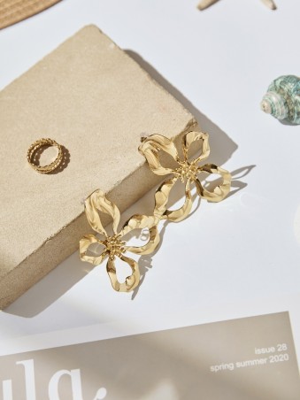 Boucles d'oreilles dorées fleur 4 pétales