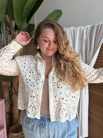 Chemise blanche en broderie anglaise