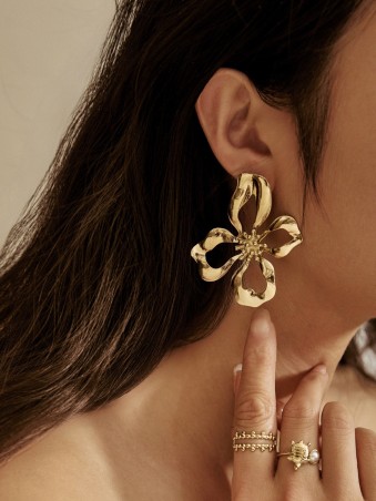 Boucles d'oreilles dorées fleur 4 pétales