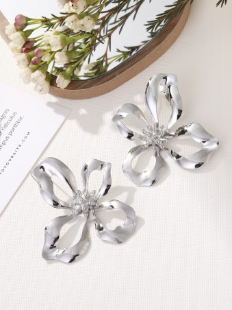 Boucles d'oreilles argentées fleur 4 pétales