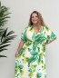 Robe longue fluide "Olivia" avec ceinture imprimé feuilles vertes curvy Robe longue fluide "Olivia" avec ceinture imprimé feuilles vertes curvy