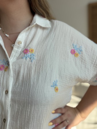 Chemise en gaze de coton fleurs brodées