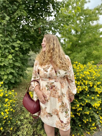 Robe courte beige fleurs Daisie